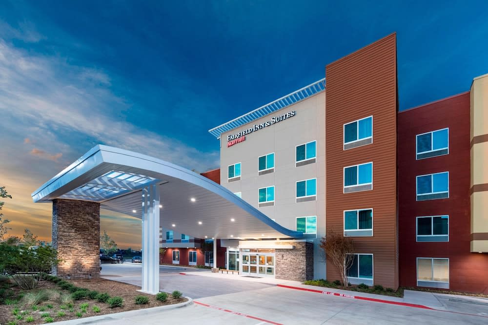 Fairfield Inn & Suites by Marriott Dallas Waxahachie 1