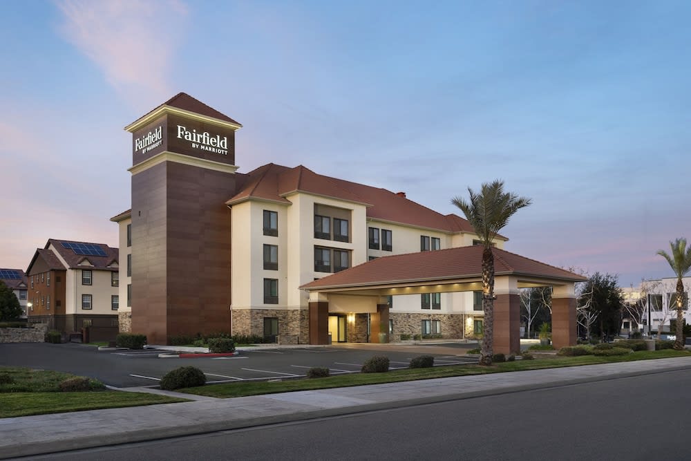 Fairfield by Marriott Inn & Suites Fresno River Park 1