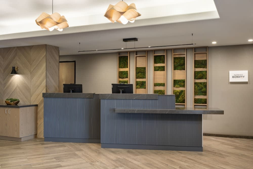 Fairfield by Marriott Inn & Suites Fresno River Park 2