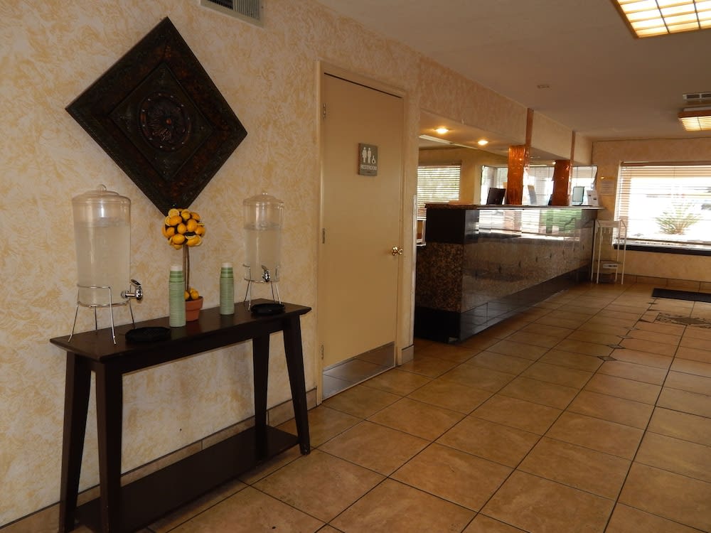 Tree Inn & Suites Albuquerque 1