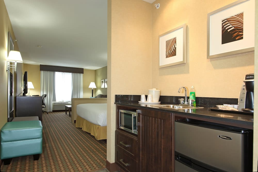 Holiday Inn Express & Suites - Vernon by IHG 5