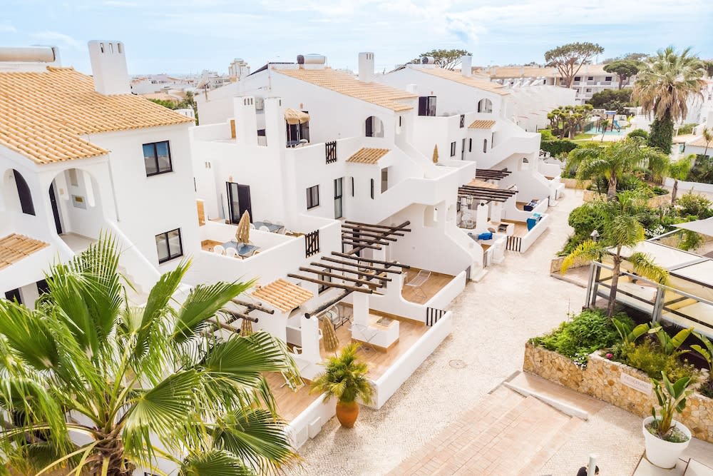 Apartamentos Honorio - Pool and Garden 5