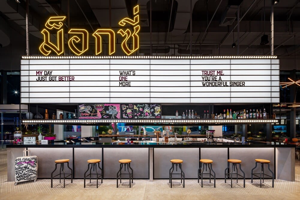 Moxy Bangkok Ratchaprasong 2
