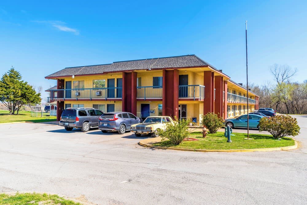 Castle Inn & Suites By OYO Chickasha 1