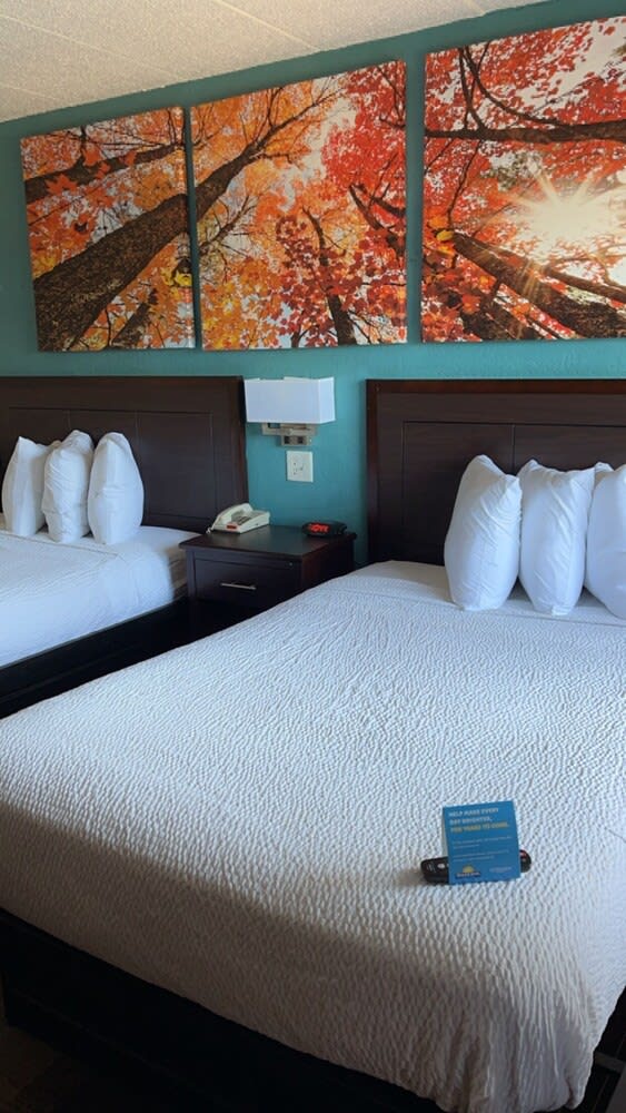 Days Inn & Suites by Wyndham Springfield on I-44 2