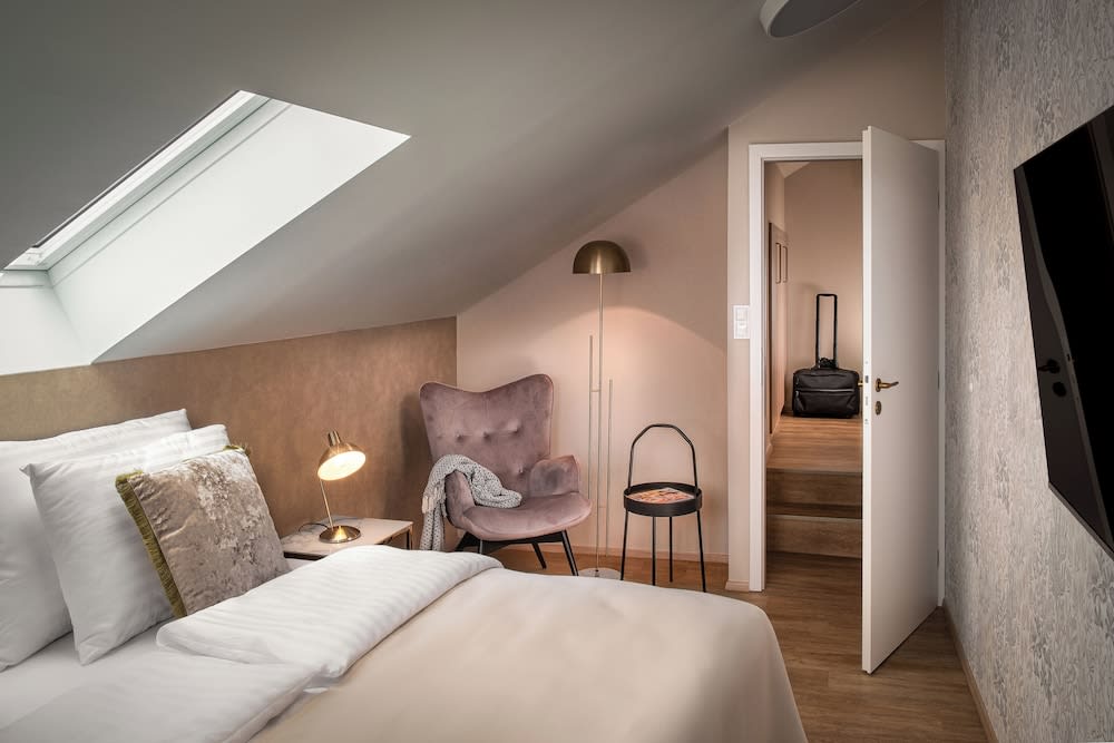 Theatre 9 Apartment by Adrez Living 2