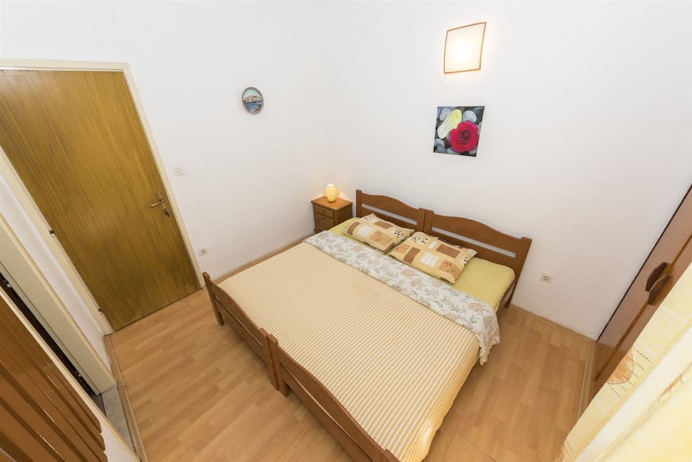 Apartments and Rooms Dragica 2