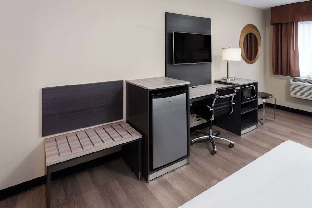 Baymont by Wyndham Copley Akron 1