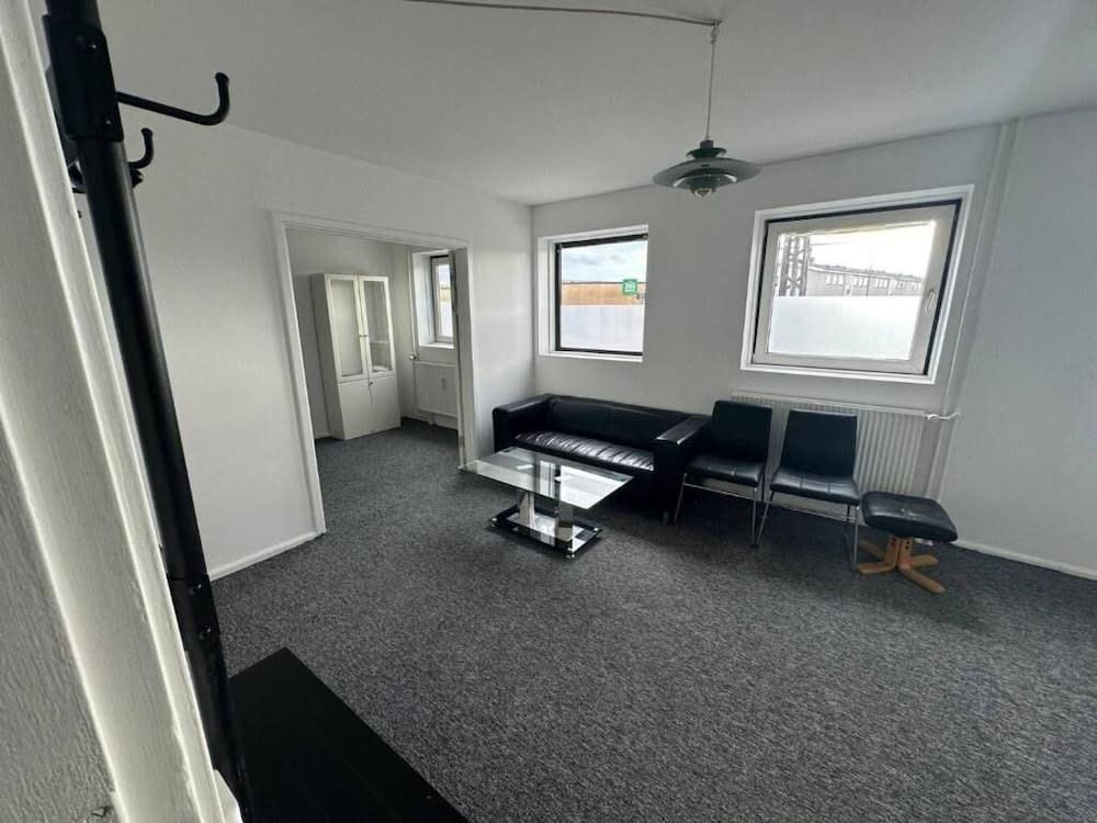 Airport Apartment 1