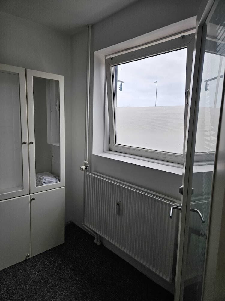 Airport Apartment 2