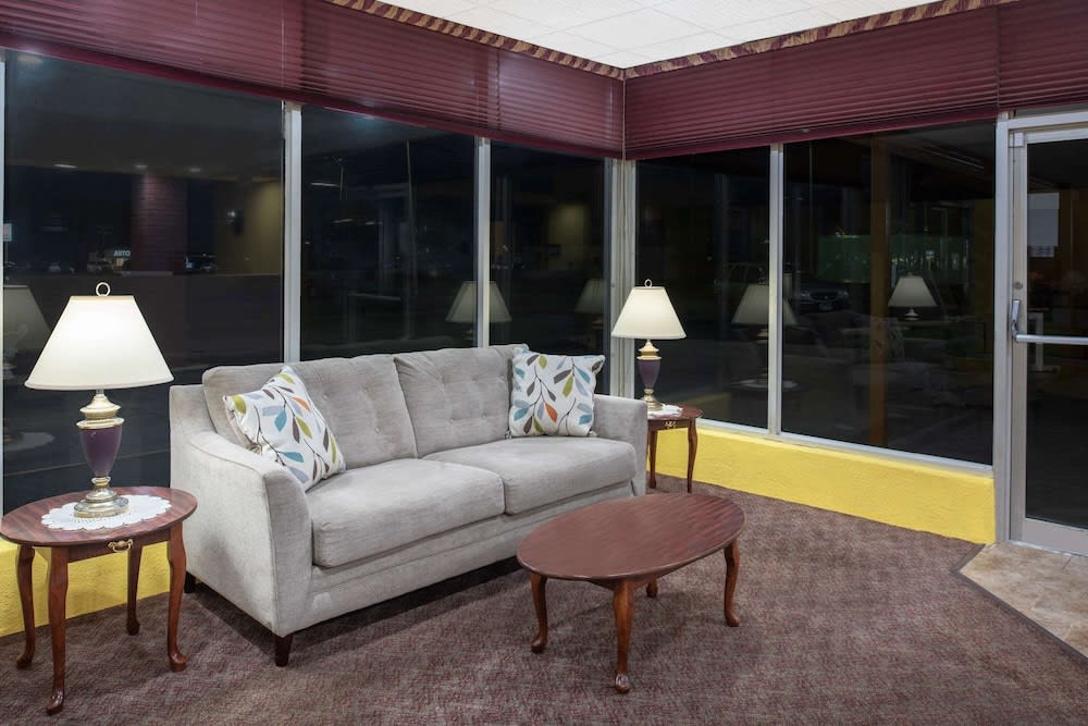 Days Inn by Wyndham Salem, Illinois 2