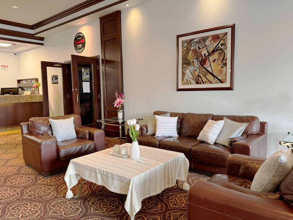 Divya Sutra Plaza and Conference Centre Calgary Airport 5