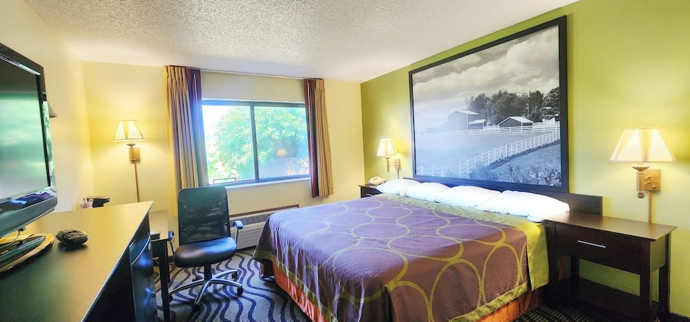 Super 8 by Wyndham Newton 4