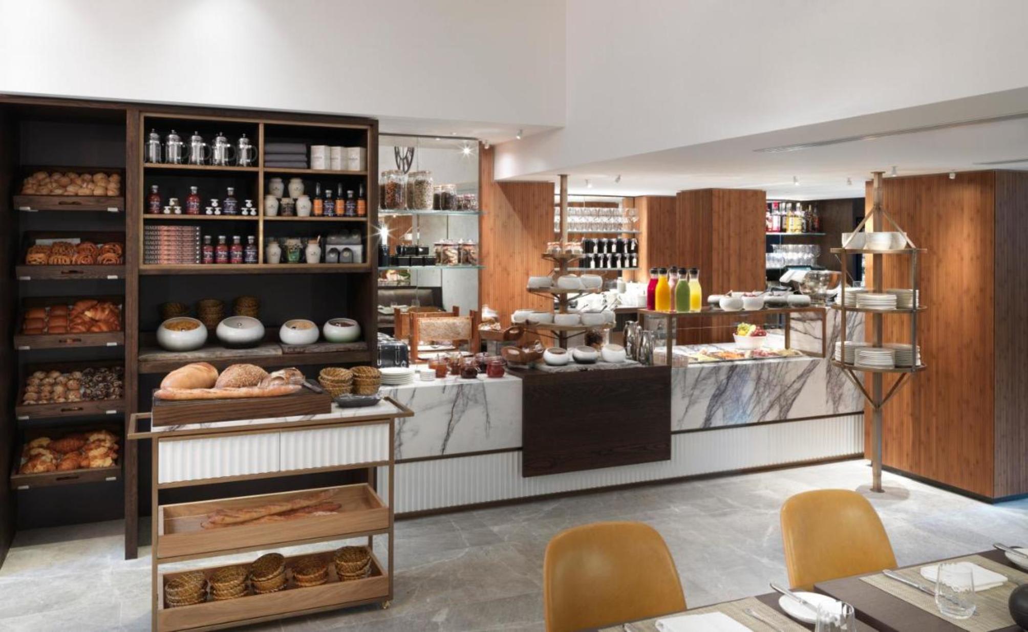 The Athenaeum Hotel & Residences 3