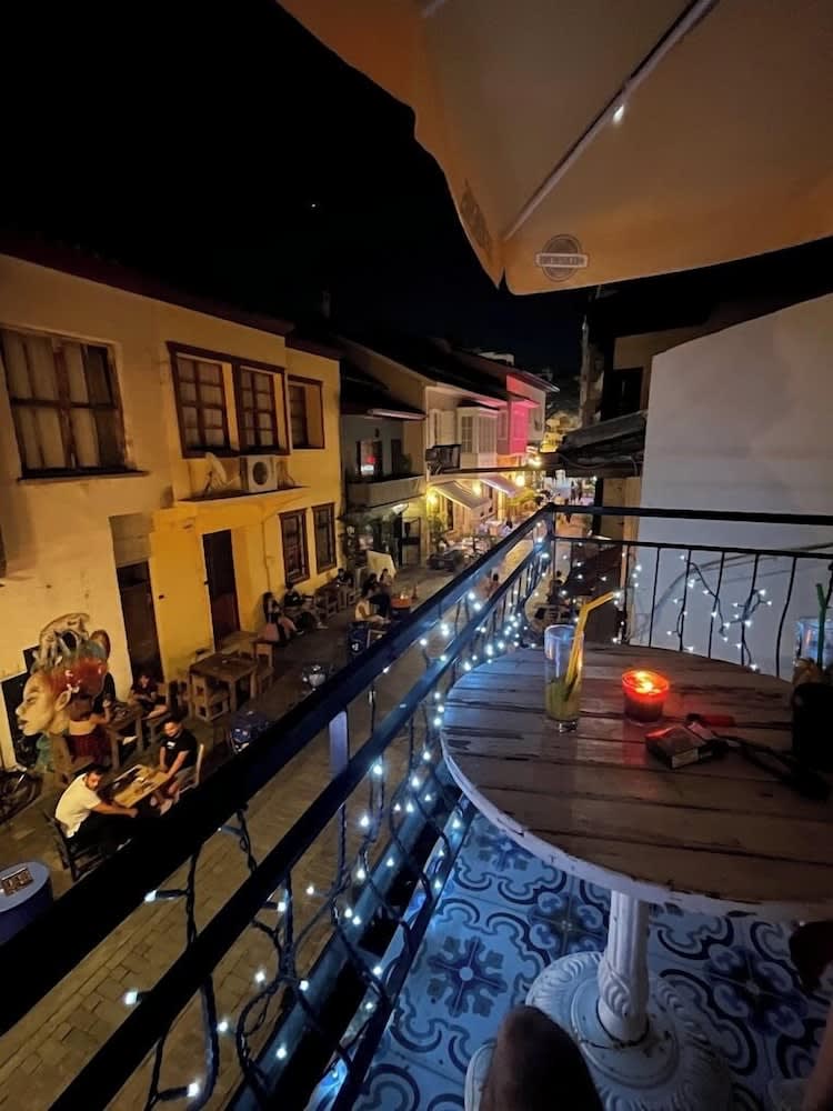Callisto Pub & Kitchen & Hotel 1