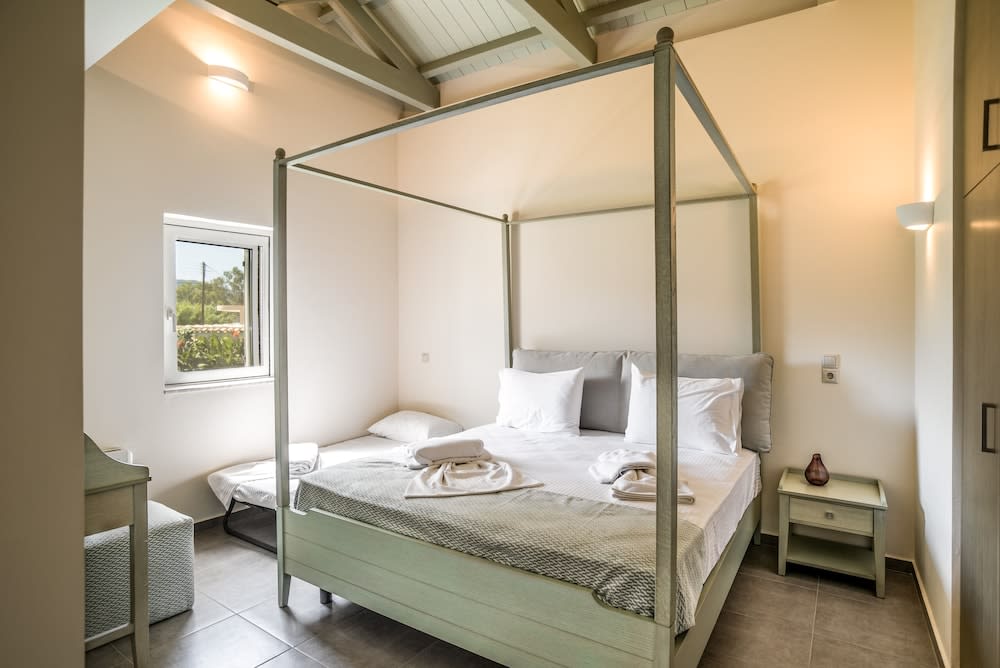 Three Stars Luxury Villas 2