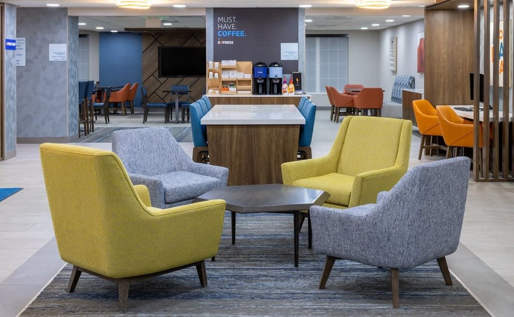 Holiday Inn Express & Suites MONACA - CENTER TOWNSHIP by IHG 1