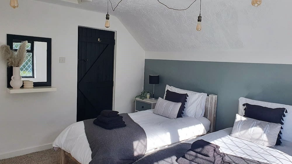 Green Cottage 2