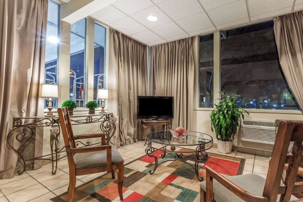 Travelodge by Wyndham San Francisco Airport North 2