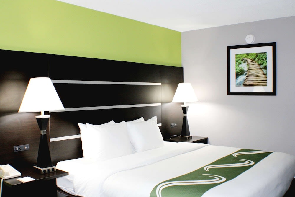Quality Inn & Suites Bedford West 1