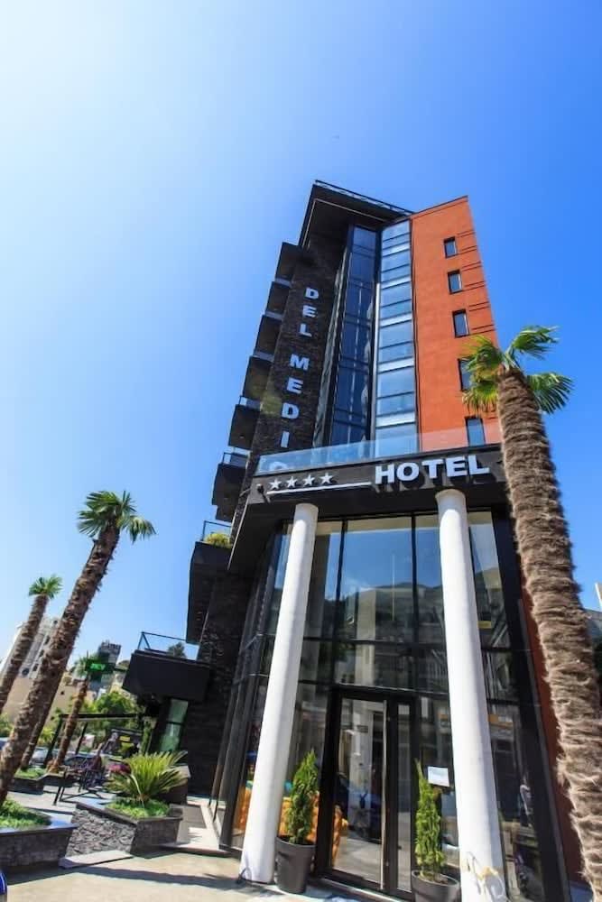 Hotel Del Medio 1