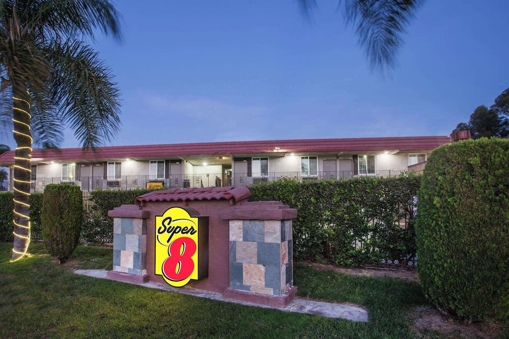 Super 8 by Wyndham Redlands/San Bernardino 1