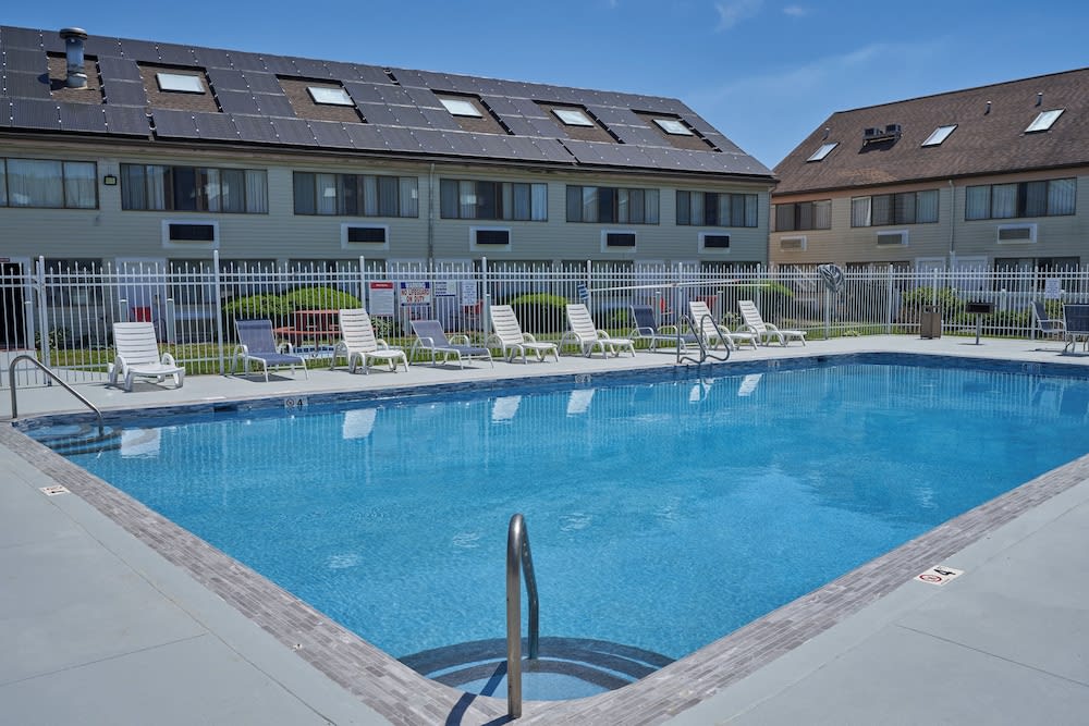 Admiralty Inn & Suites - a Red Collection Hotel 1