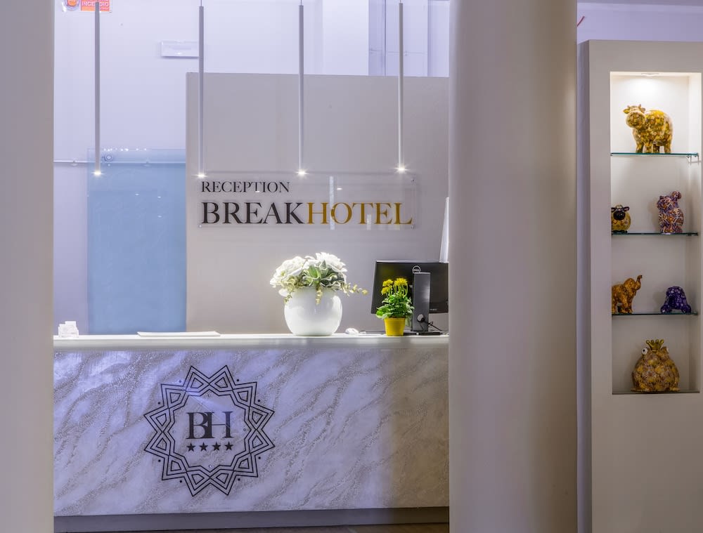 Break Hotel 4