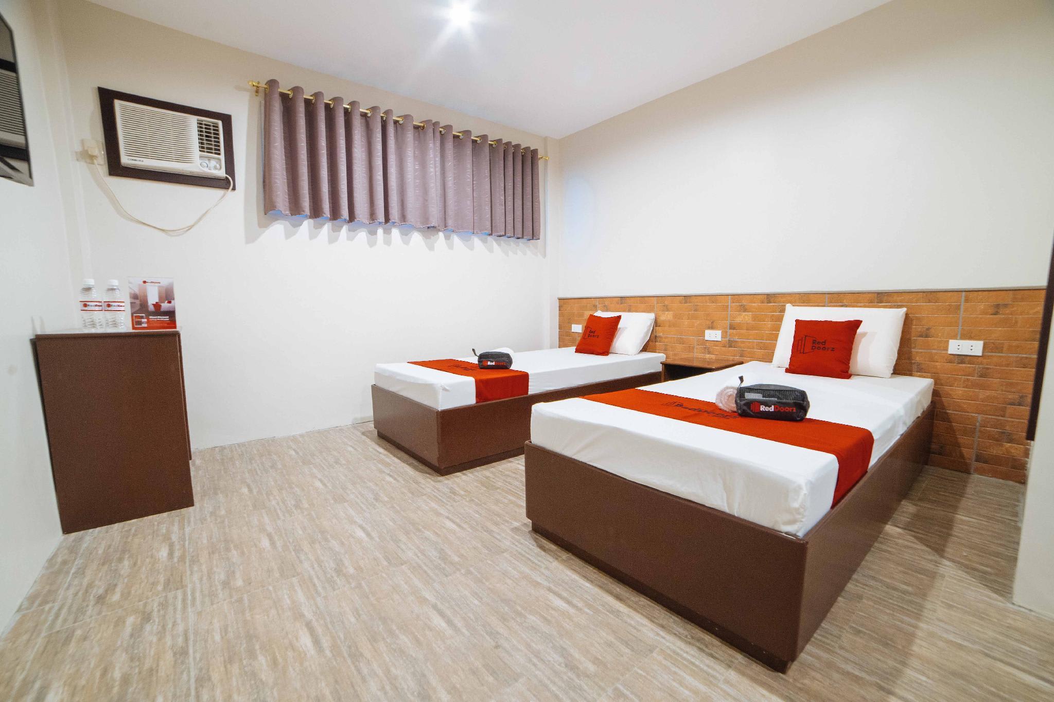RedDoorz at Travelers Inn Bajada Davao 2
