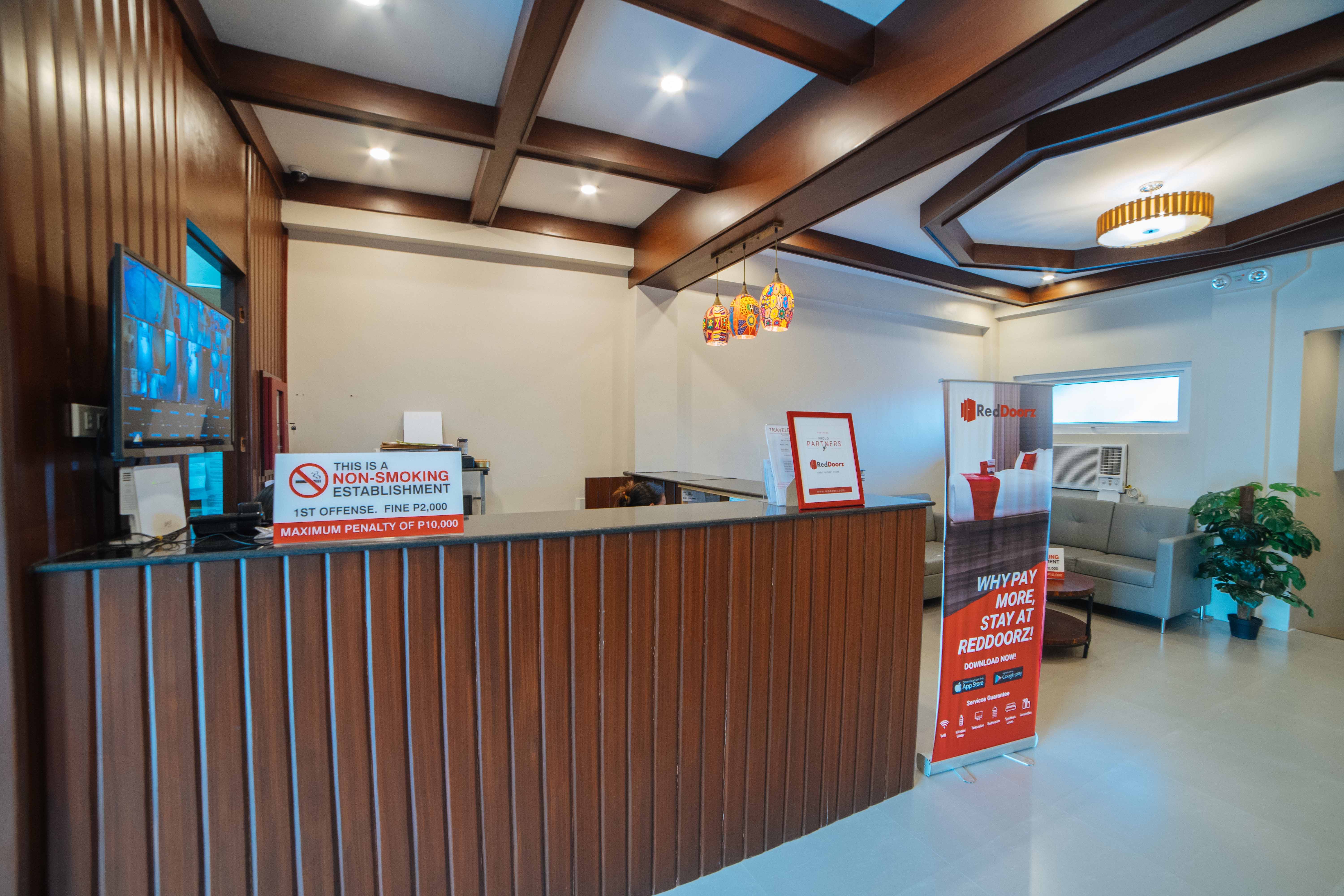 RedDoorz at Travelers Inn Bajada Davao 1