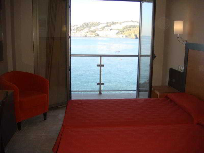 ON ALETA ROOM designed for adults 5