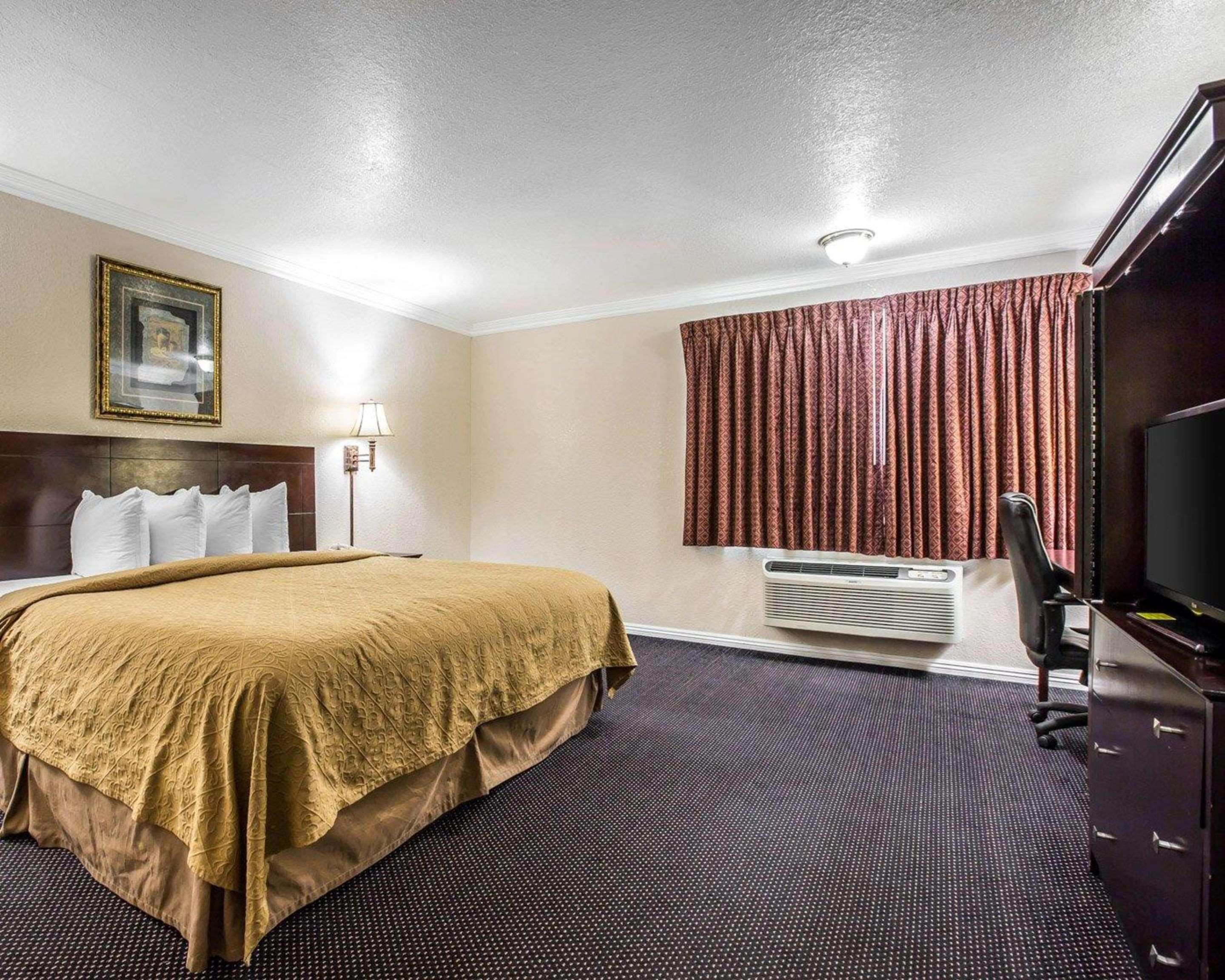Quality Inn & Suites Thousand Oaks - US101 3