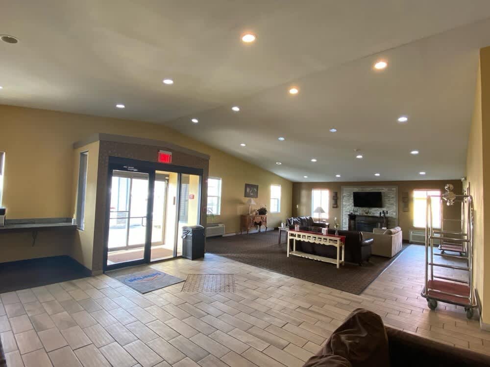 Super 8 by Wyndham Fort Wayne 2