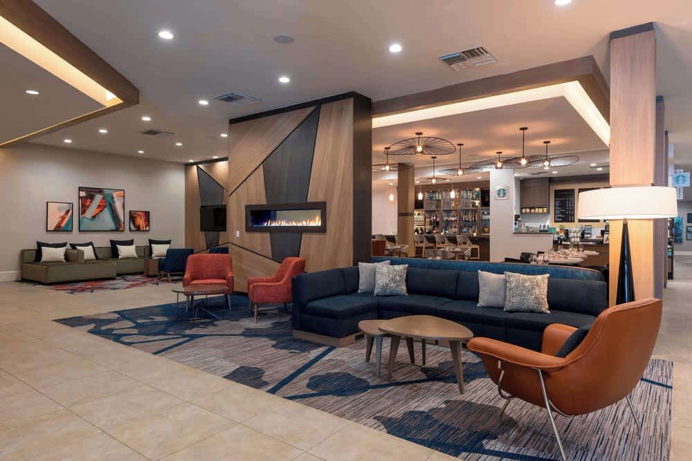 The Center Hotel Grand Rapids Airport 2