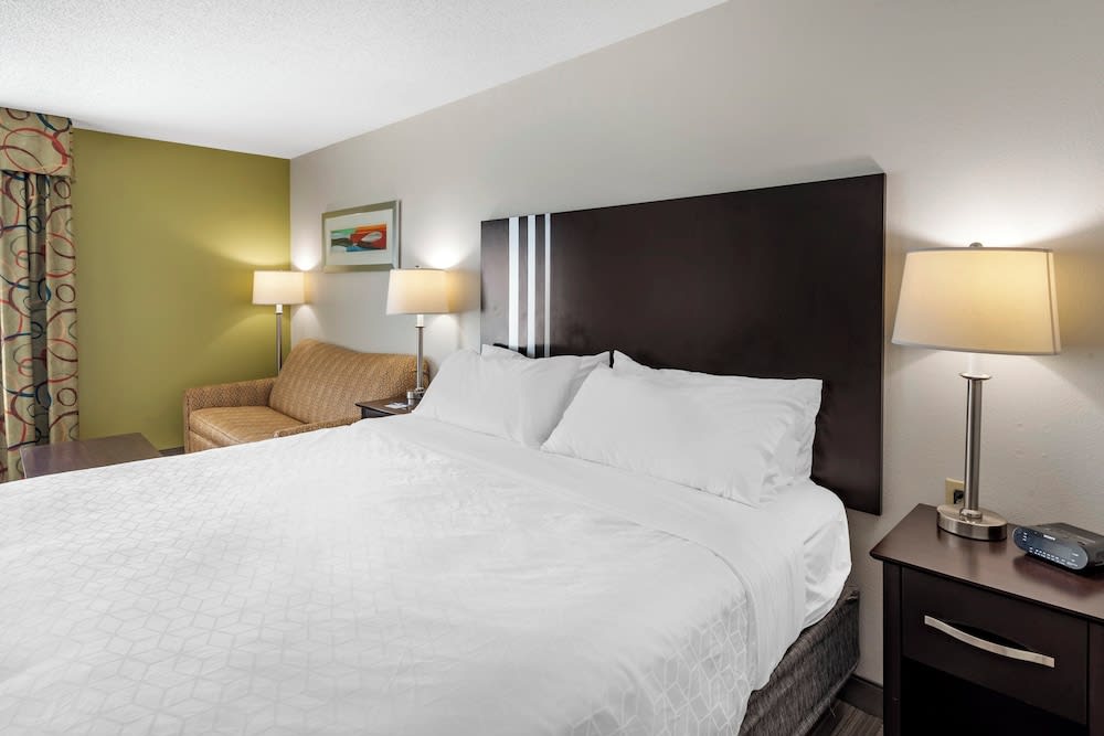 Holiday Inn Express Hotel & Suites Cincinnati-Blue Ash by IHG 5