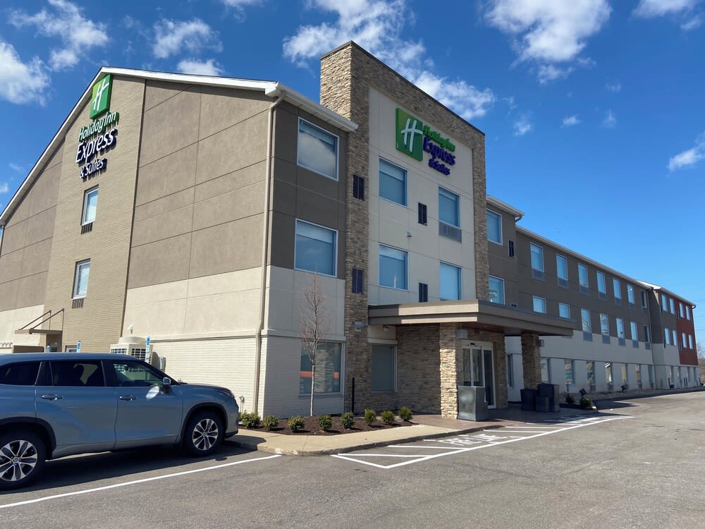 Holiday Inn Express & Suites ELYRIA by IHG 1