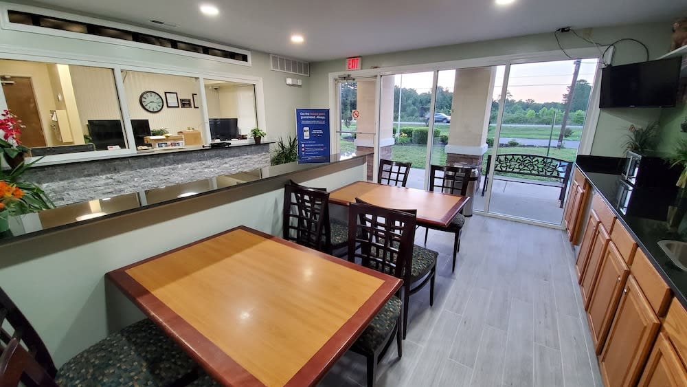 Stonewood Inn & Suites of Carrollton - Smithfield 1