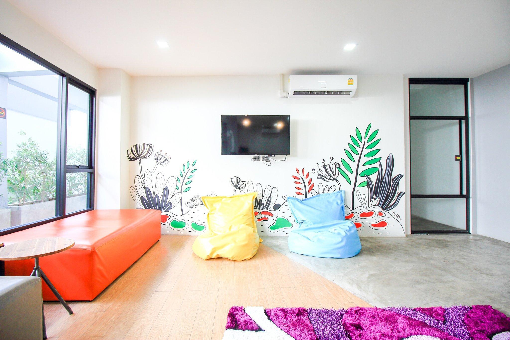 All day hostel at BTS Bang Chak 3