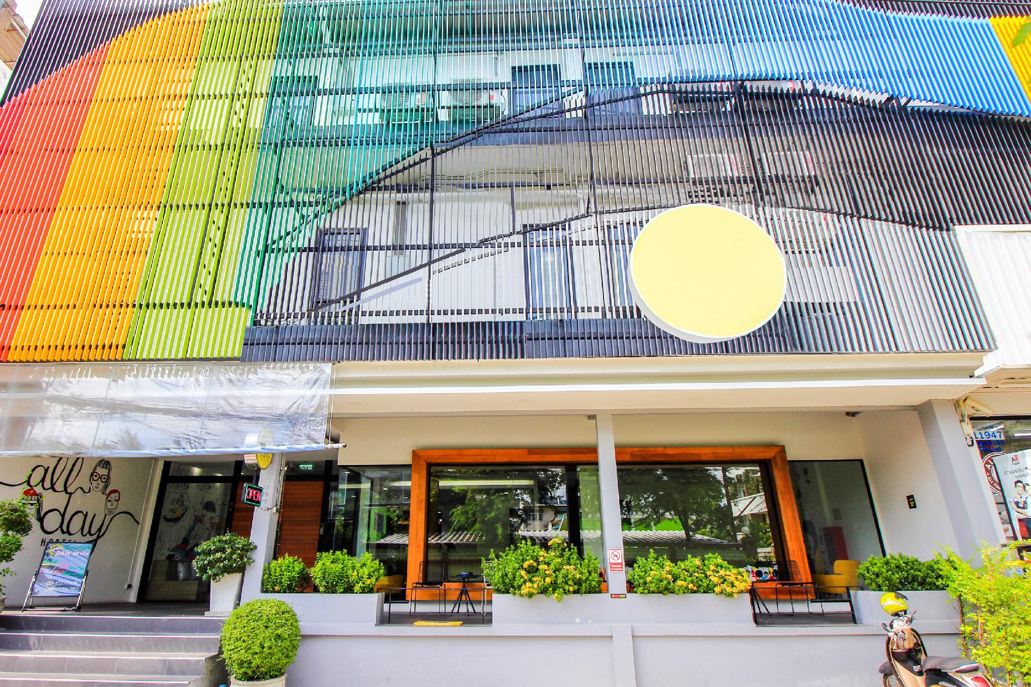 All day hostel at BTS Bang Chak 5