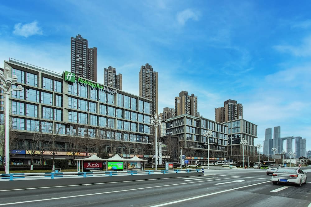 Holiday Inn Express Chongqing Nanbin Road by IHG 1