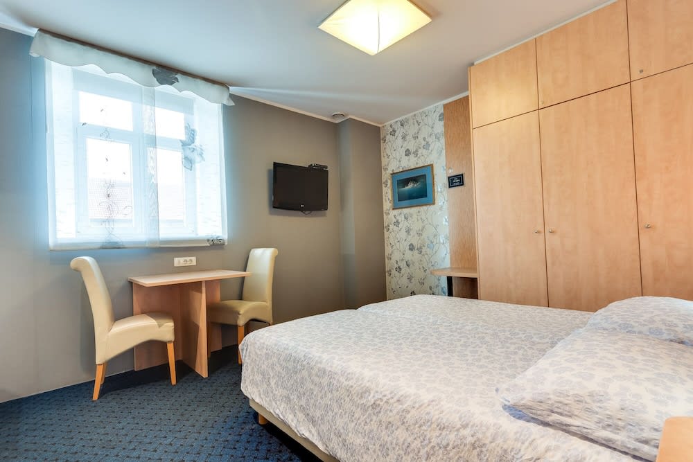 Marta Studios & Rooms 4