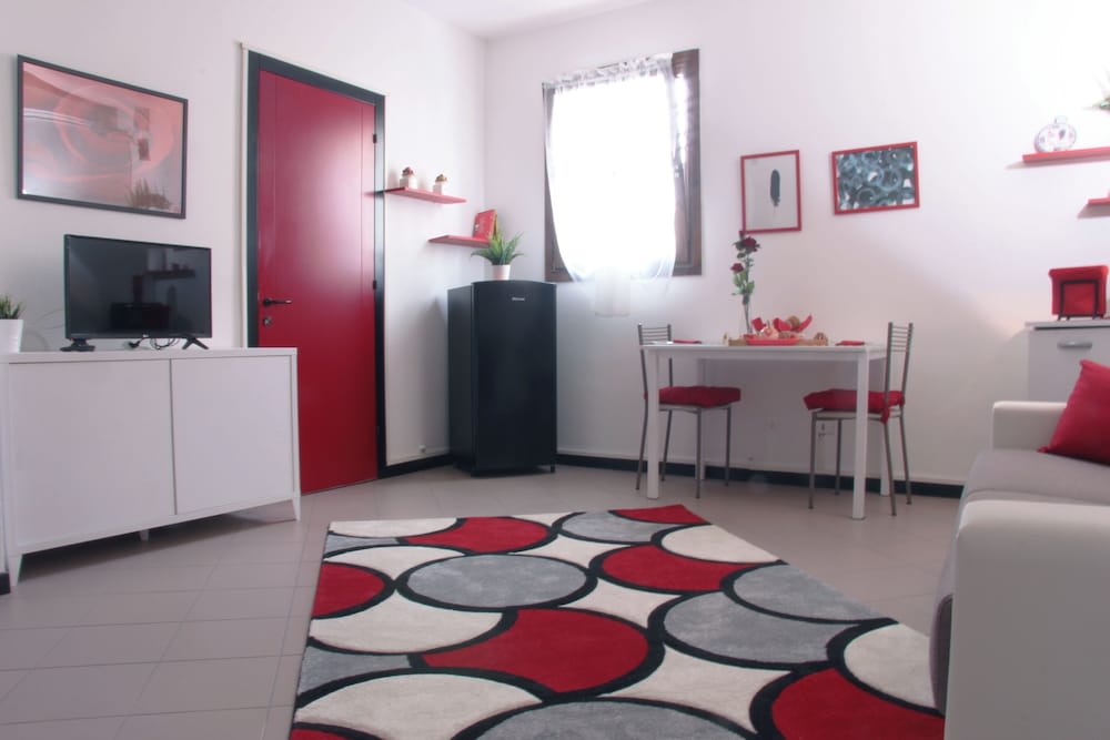 1 Bed-sleeps 2-aircon-town Centre-free Parking 1