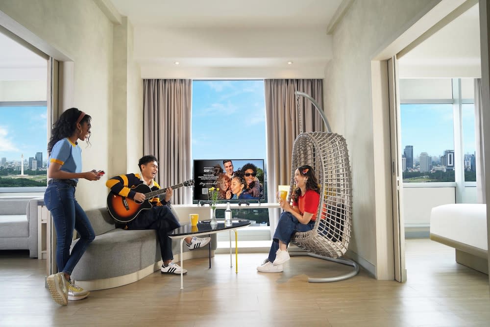 YELLO Hotel Harmoni 1