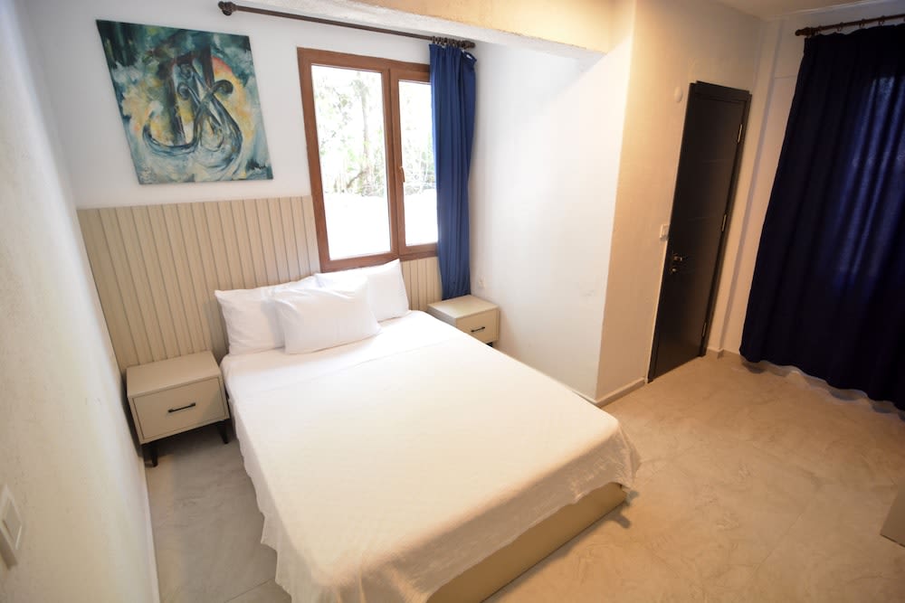 Ados Hotel 2