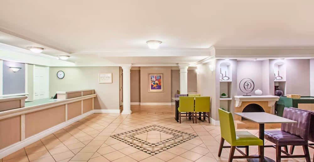 Baymont by Wyndham Fort Myers Central 2