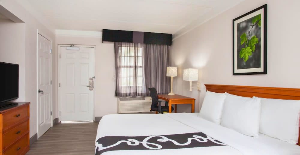 Baymont by Wyndham Fort Myers Central 3