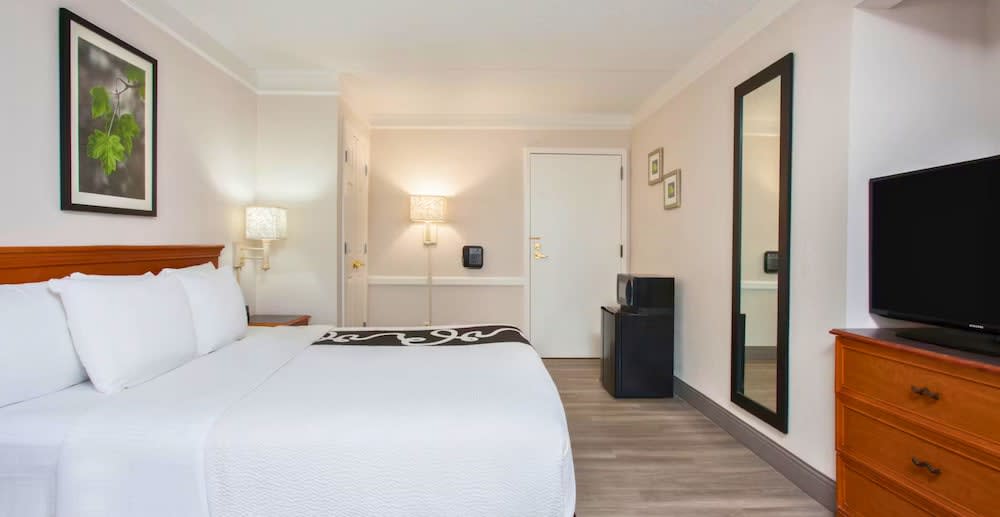 Baymont by Wyndham Fort Myers Central 4