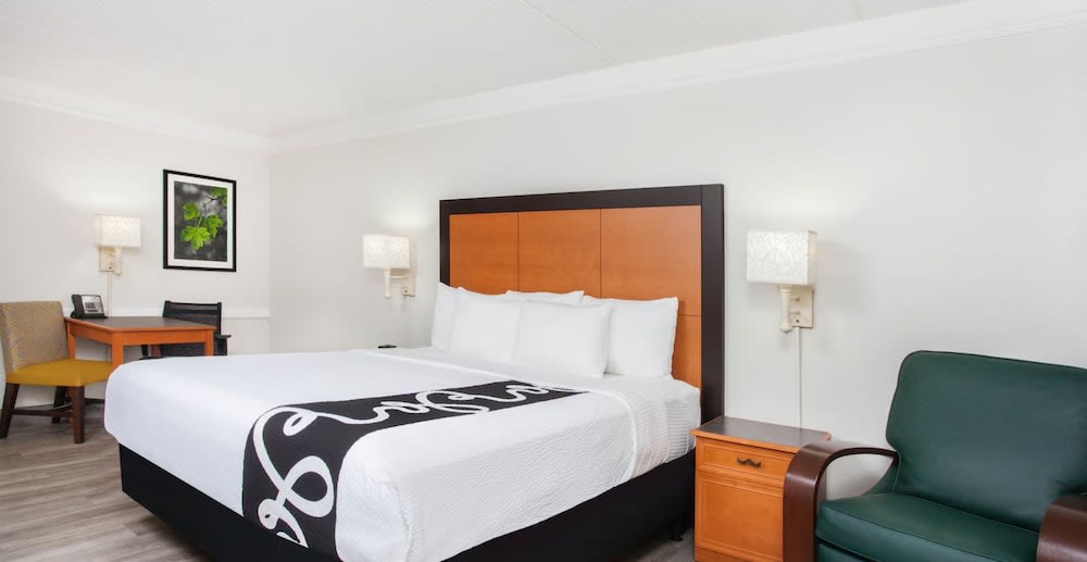 Baymont by Wyndham Fort Myers Central 5