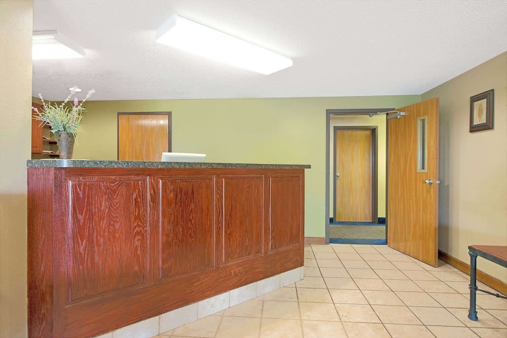 Super 8 by Wyndham St. Clair MO 2