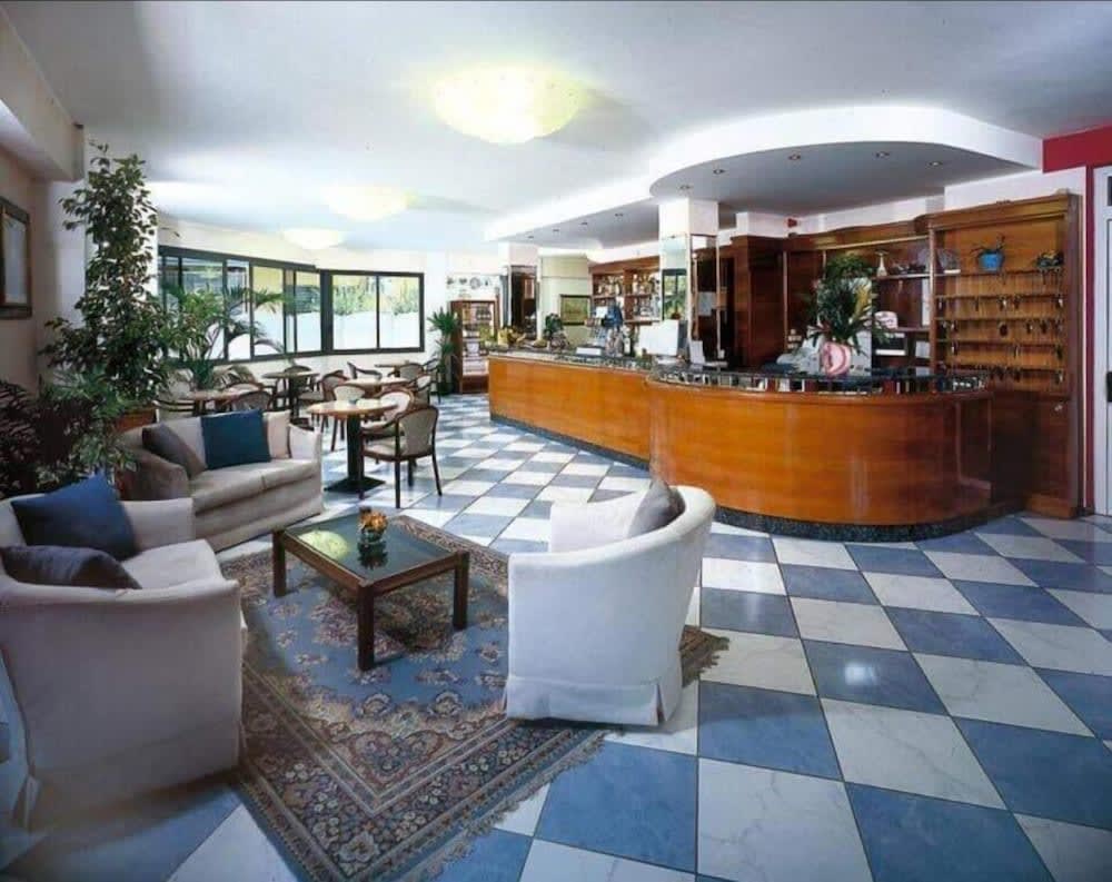 Hotel President 2